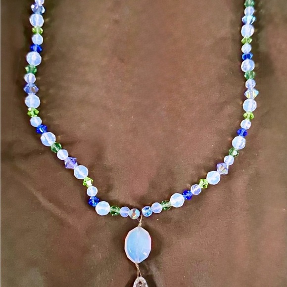 Elegant Swarovski Crystal Pendant Necklace - Picture 2 of 3